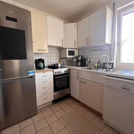 Cozy & 75 Tv Near Mercedes Museum, Stadium Apartman